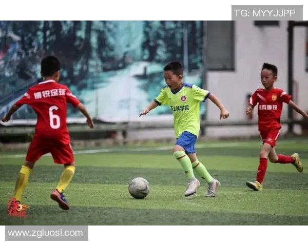 足球明星回到校园传递梦想与拼搏精神助力青少年成长