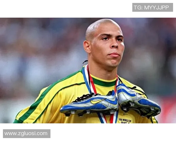 帕尼尼球星卡与足球红罐的完美结合打造收藏新风尚